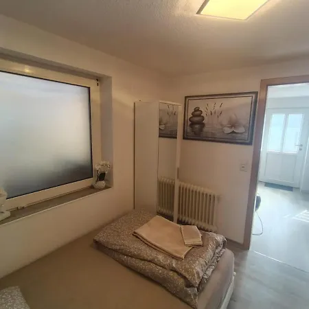 Kleine Viktoria Apartment *